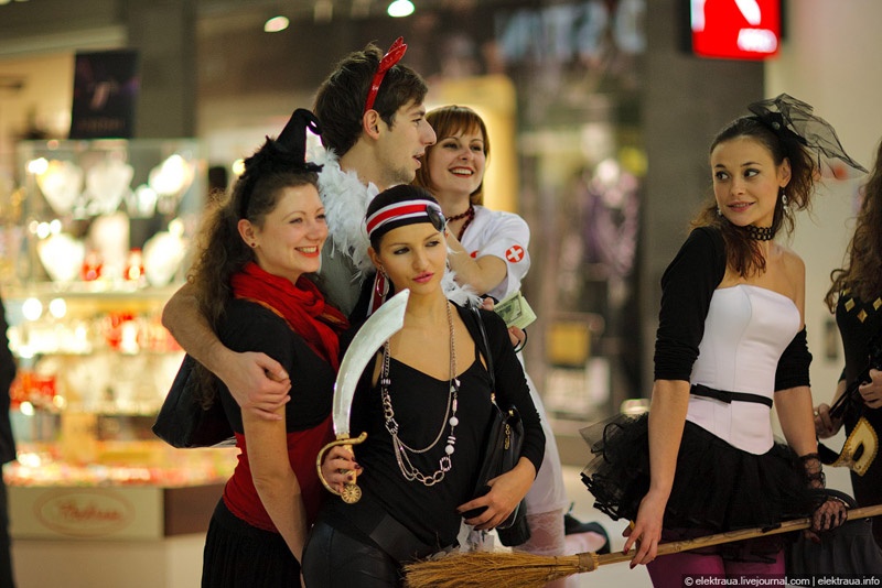 Как в Киеве гуляли на Хэллоуин. Фото О.Стельмах.