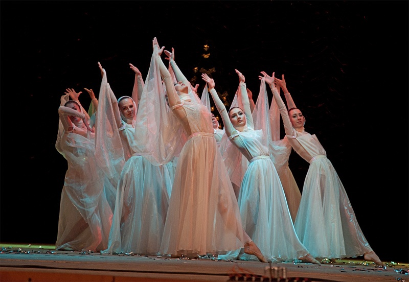 «Сокровище духовное» - хореографическая композиция в исполнении ансамбля современного танца «Максимум»