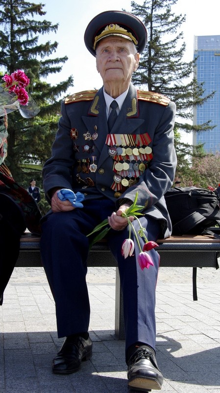 День победы 9 мая 2011 года. Мемориальный комплекс "Освободителям Донбасса"