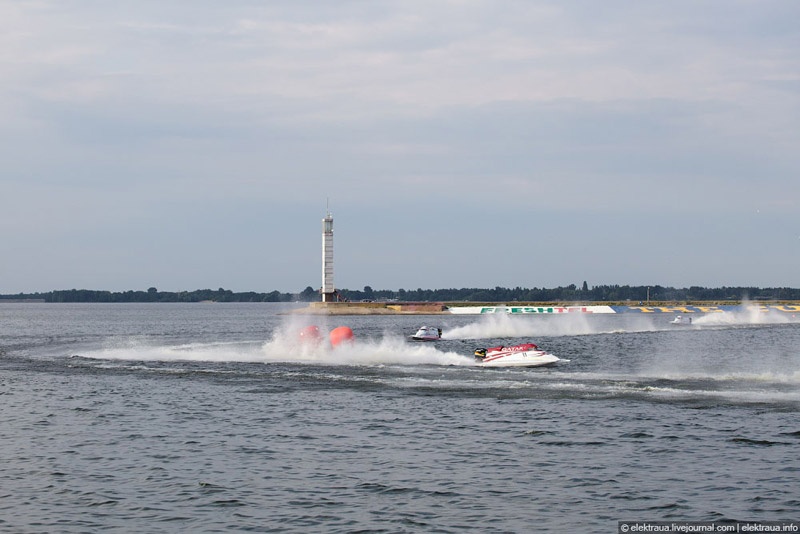 "Формула-1" на воде в Вышгороде. Фото Олег Стельмах