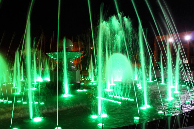 Ночной фонтан в городе Енакиево