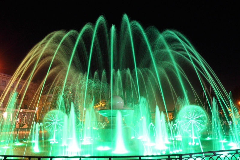 Ночной фонтан в городе Енакиево