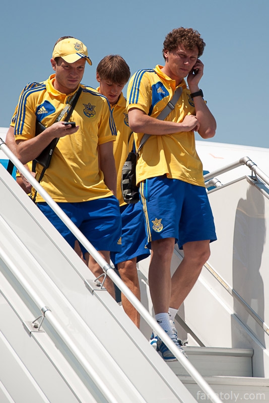 Сборная Украины по футболу прилетела в Донецк