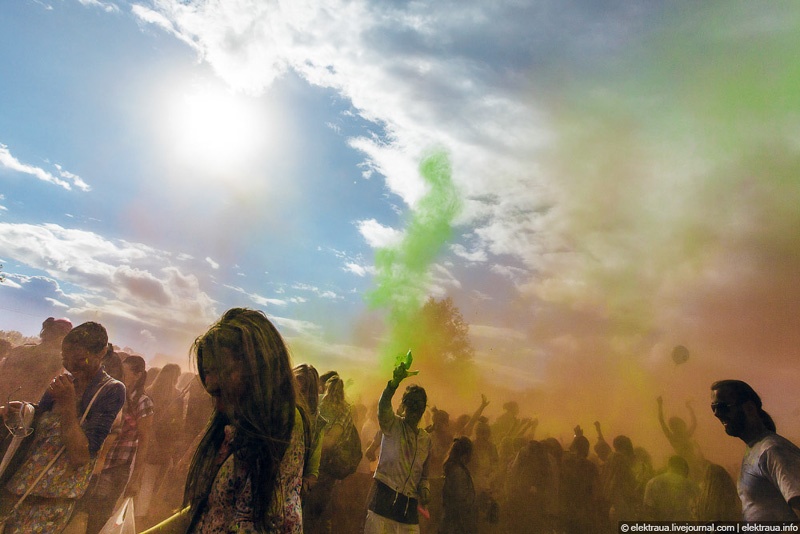 Фестиваль красок Холи в Киеве