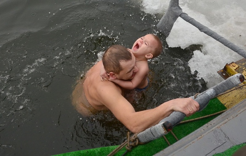 купание в проруби в Донецке 2015